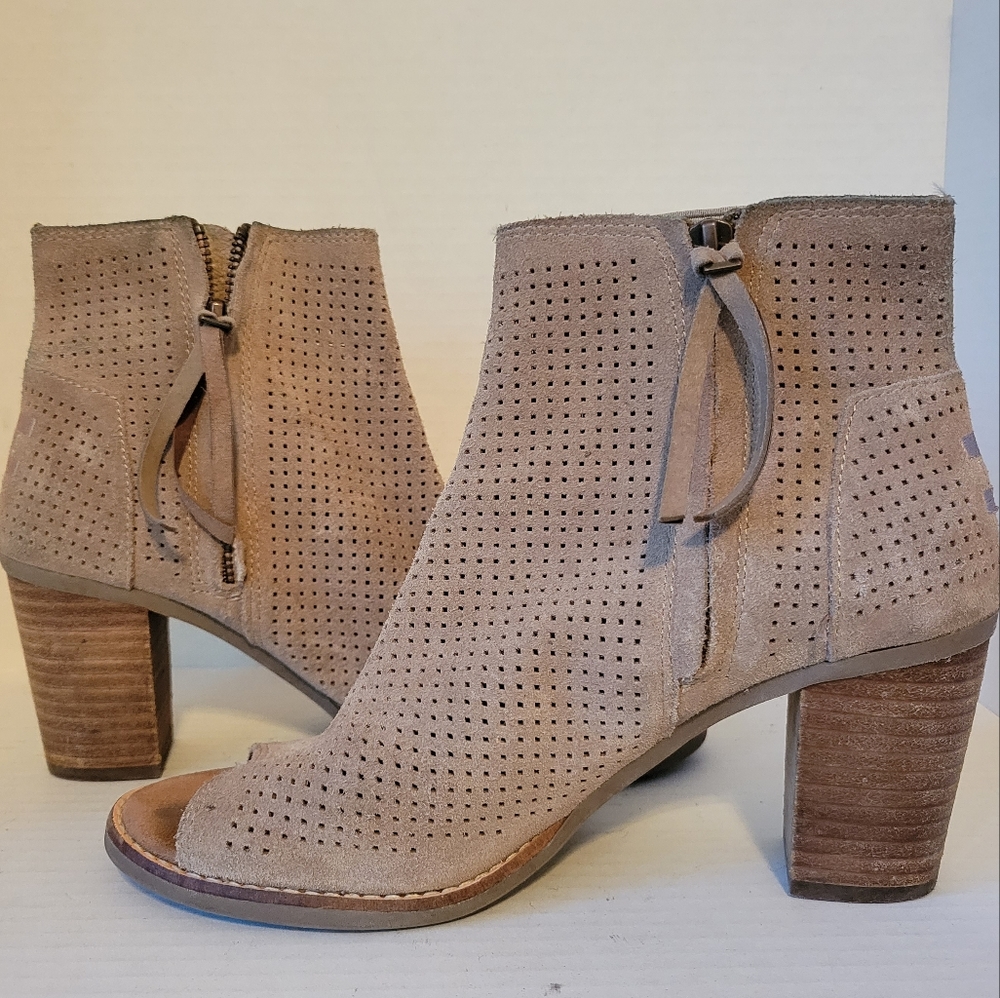 TOMS Tan Suede Microfiber Open Toe Booties size 7